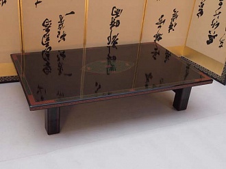 Японский лакированный столик